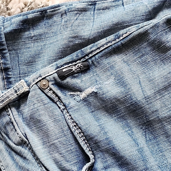 Silver Jeans Suki Capri - Picture 5 of 6